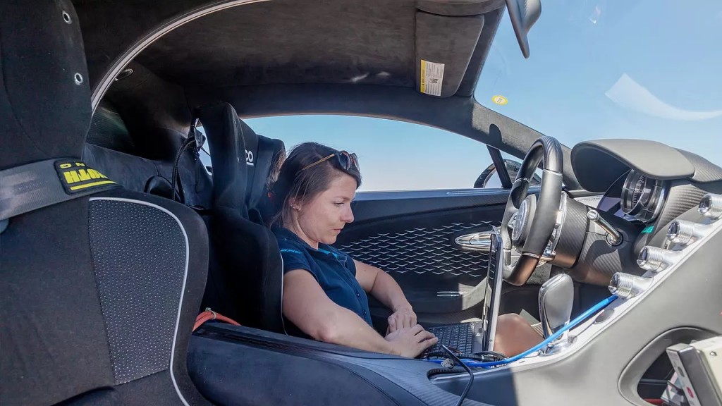 Julian Lemke says that the air conditioner in the Bugatti Chiron is powerful enough to cool an entire apartment.