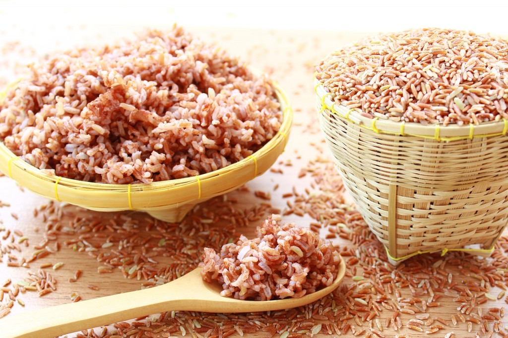 Brown rice is rich in fiber and other nutrients that help reduce the risk of type 2 diabetes