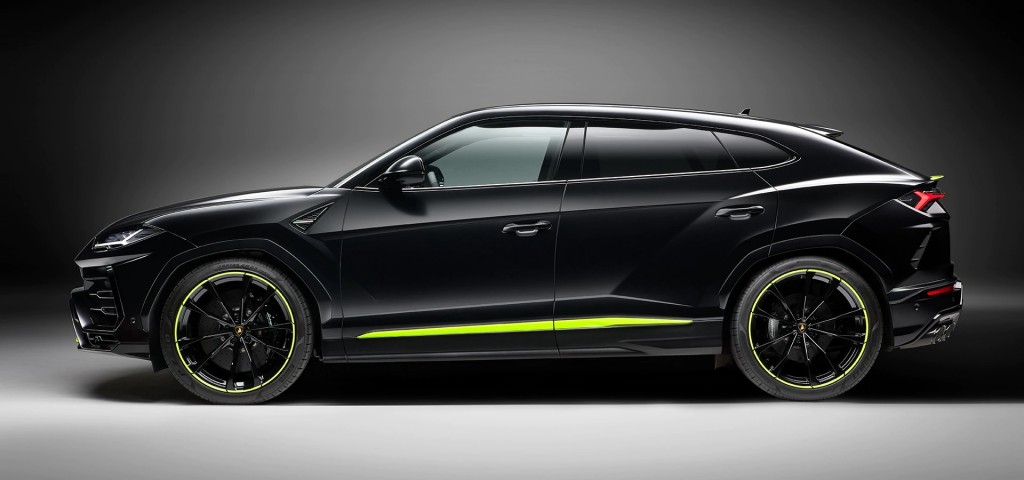 Lamborghini unveils the Urus Graphite Capsule