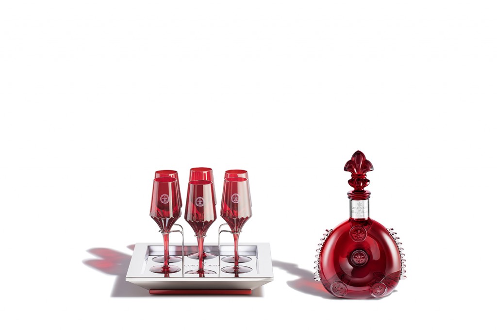 The red drinking glasses for the N°XIII on a special tray