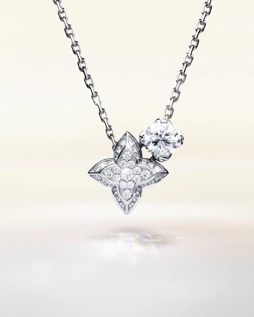 Pendant and necklace from the LV Diamonds collection